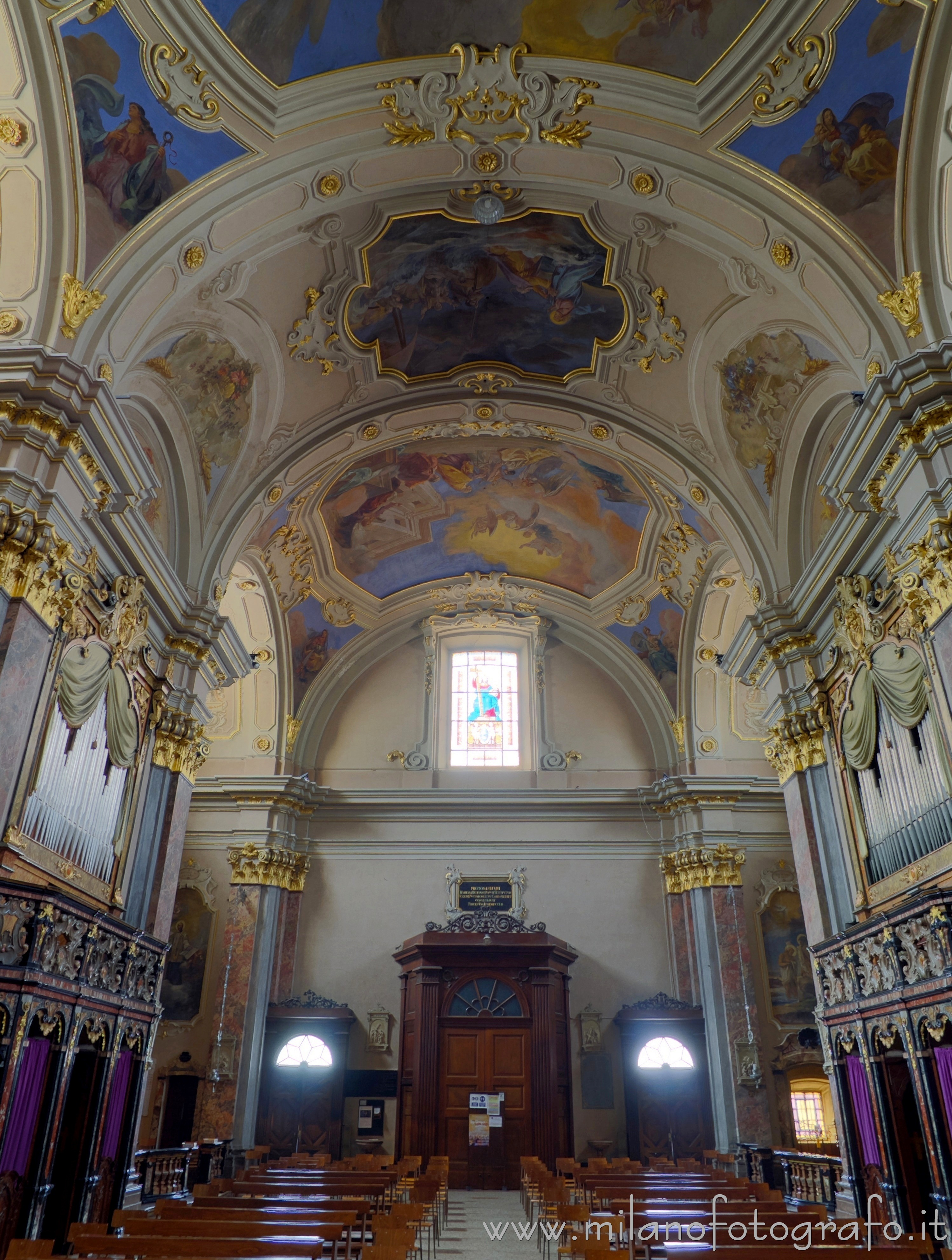 Canzo (Como, Italy) - Nave of the Basilica of Santo Stefano - Full resolution picture